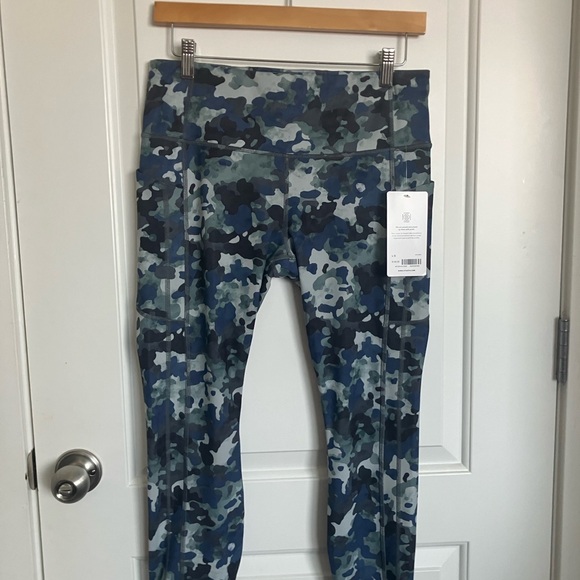 LG Pants - Athleta Women’s Transcend 7/8 Tight in Camo